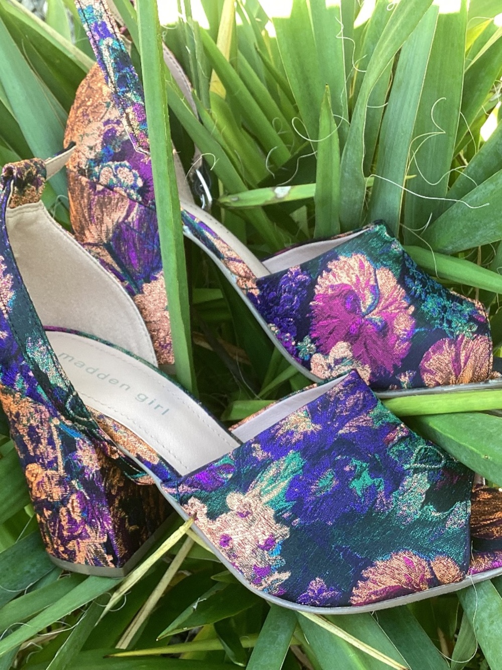 Madden Girl Clarah Floral Tapestry Peep Toe Block Heel Ankle Wrap Design Heels🦋
